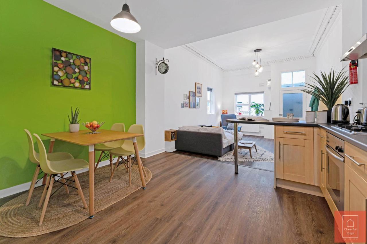 Cheerful Stays: Spacious Flat In Vibrant Leith Edinburgh Exterior foto