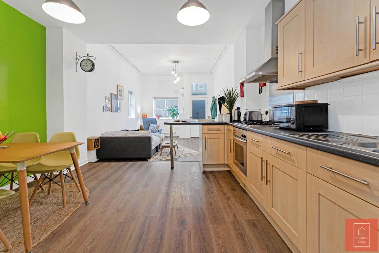 Cheerful Stays: Spacious Flat In Vibrant Leith Edinburgh Exterior foto