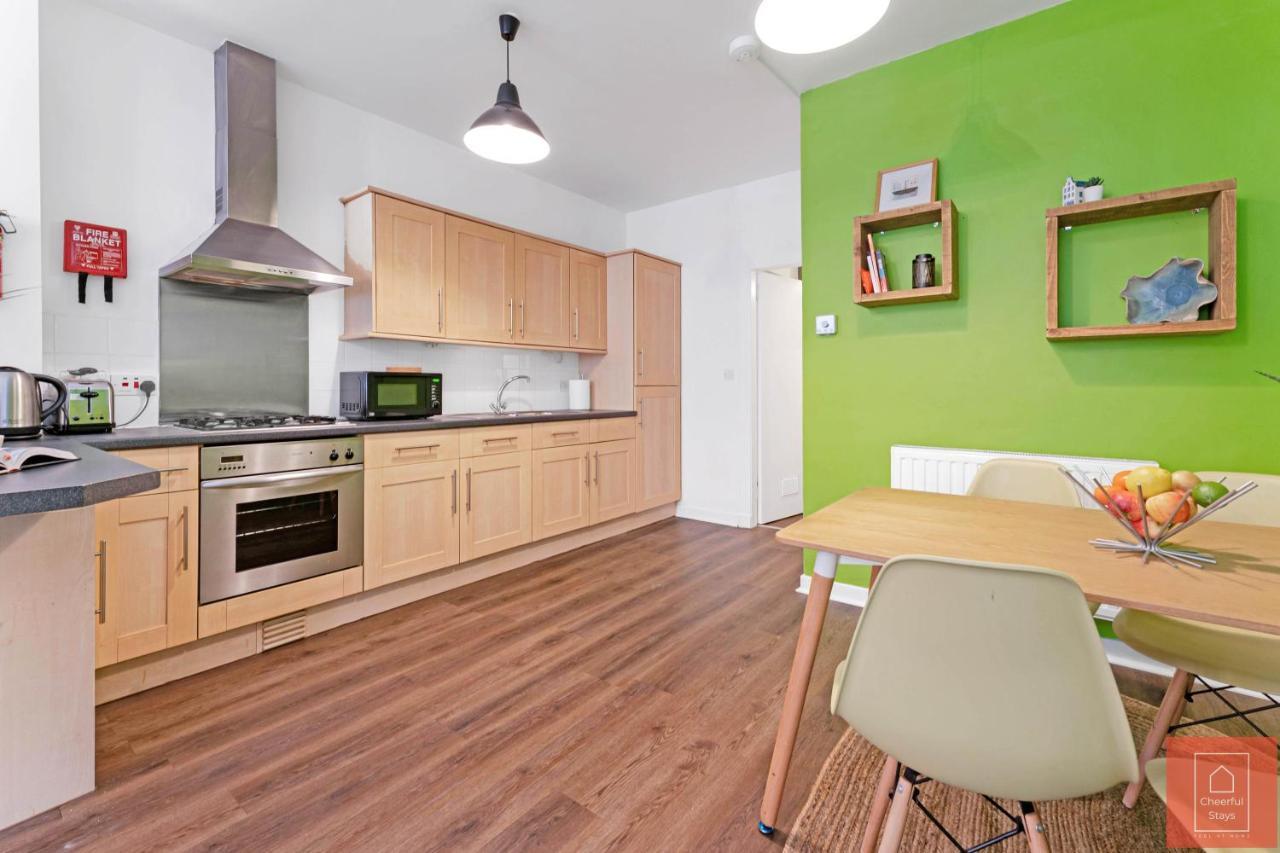 Cheerful Stays: Spacious Flat In Vibrant Leith Edinburgh Exterior foto